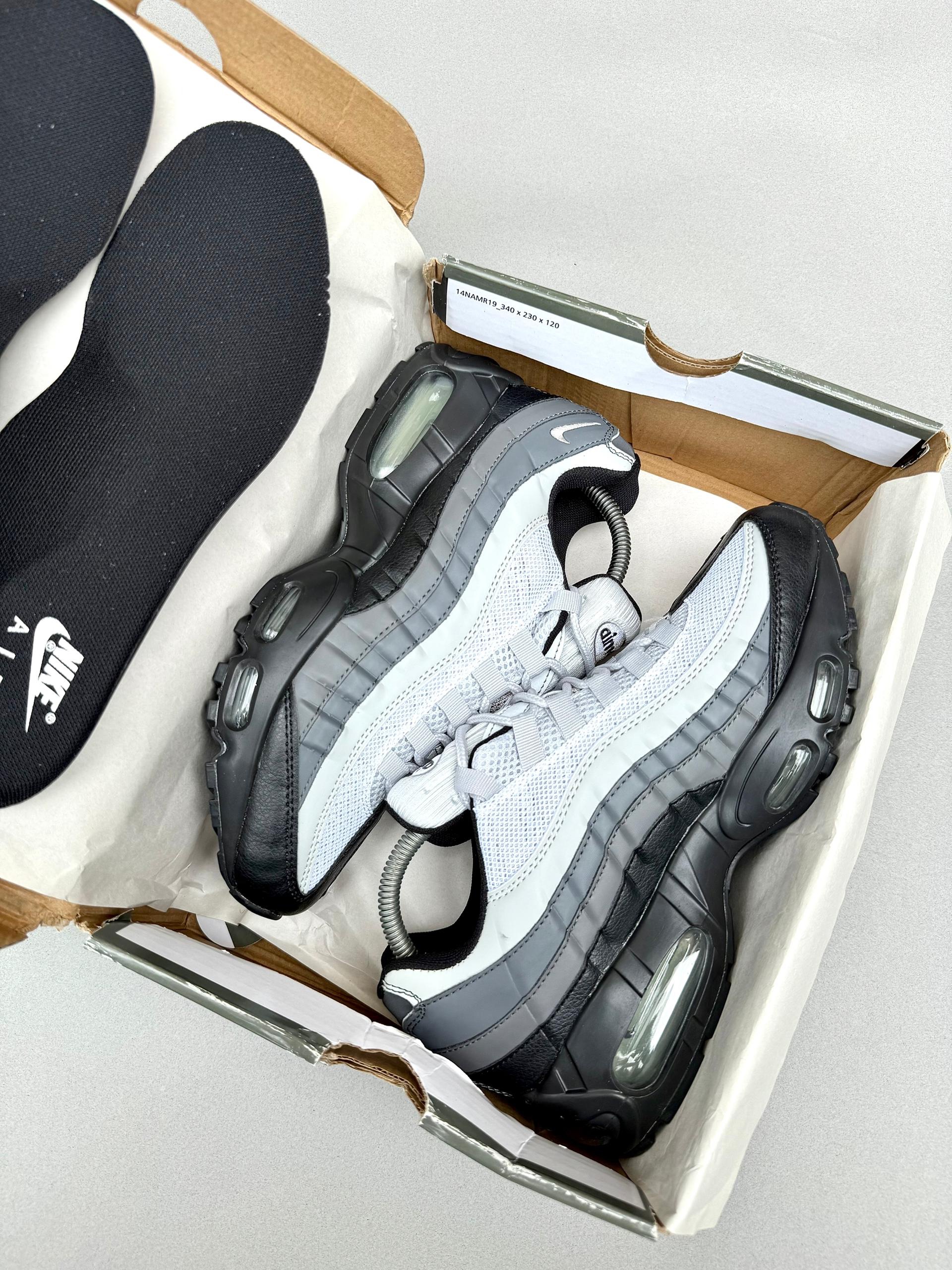 NIKE AIR MAX 95 (2 Color-ways) - Image 5