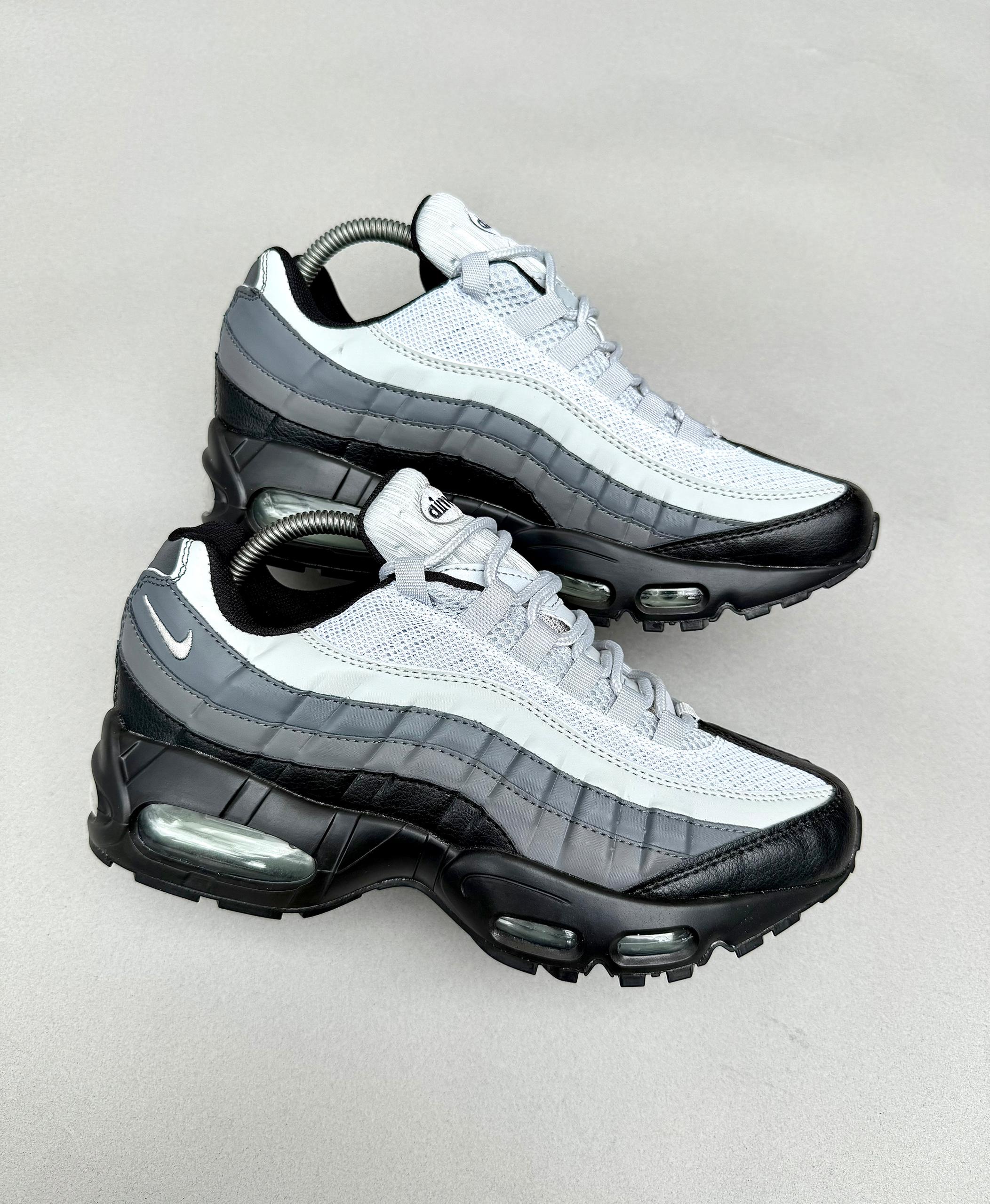 NIKE AIR MAX 95 (2 Color-ways) - Image 3