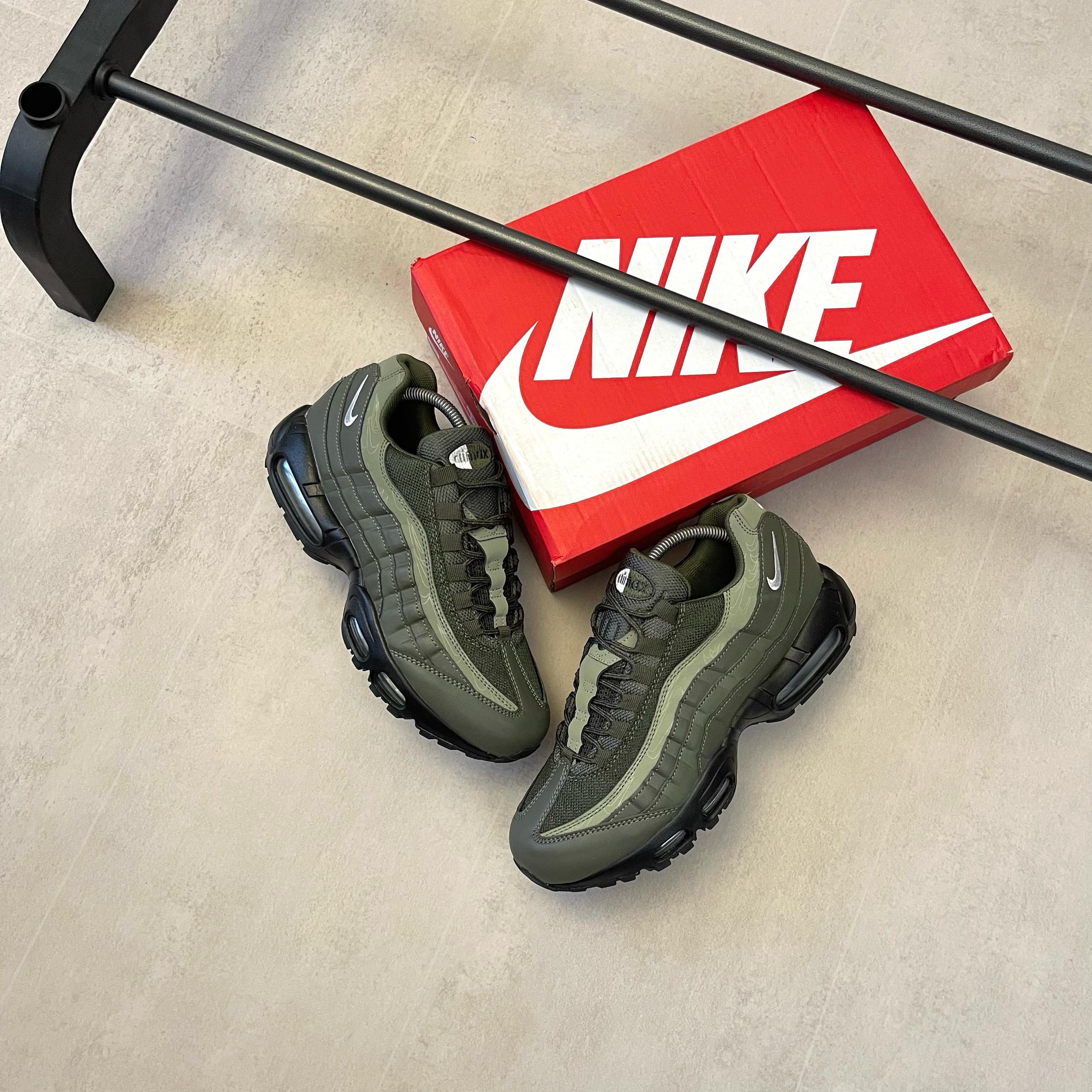 NIKE AIR MAX 95 (2 Color-ways) - Image 4