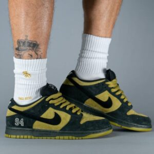 NIKE SB DUNK x SUPREME ‘CAMPER GREEN’