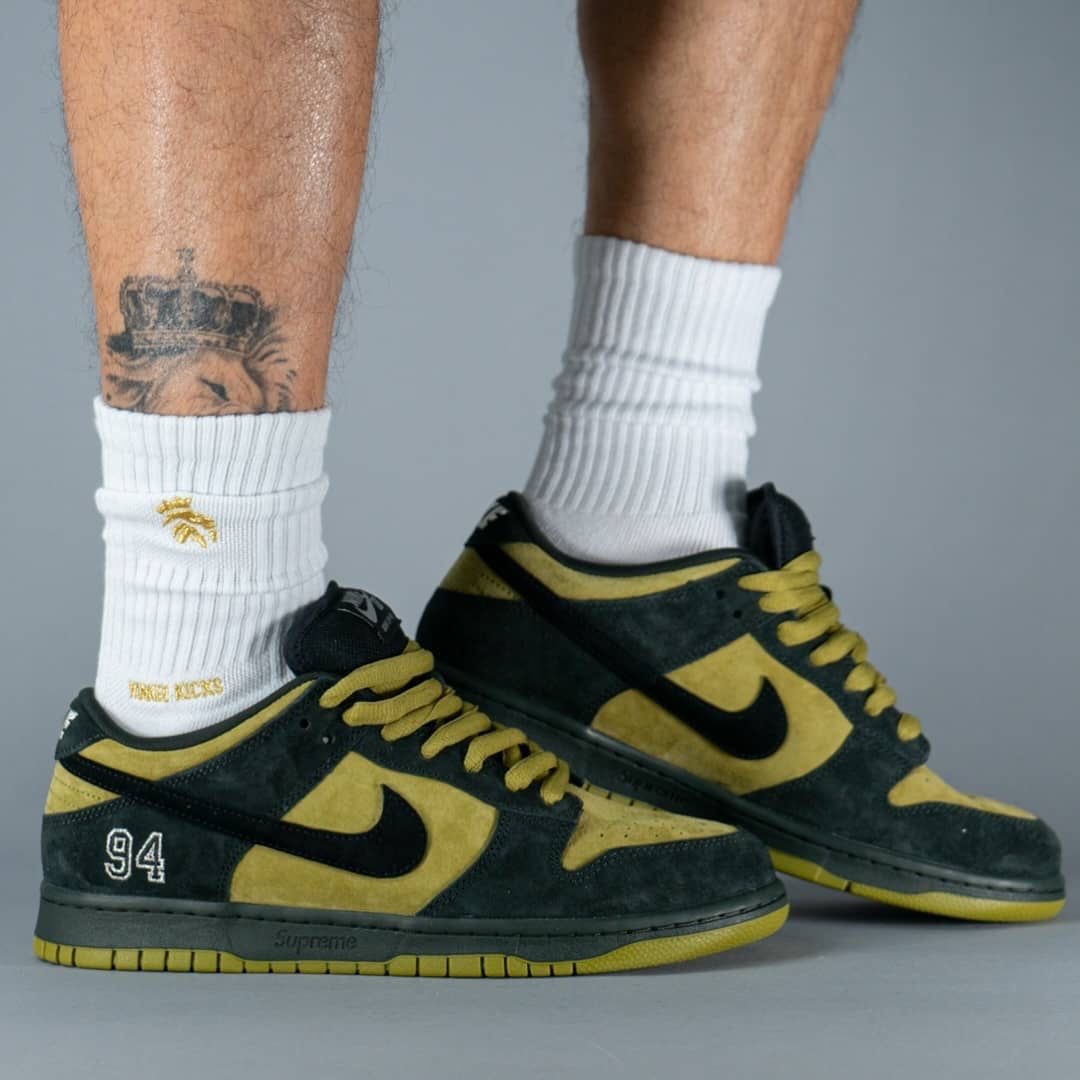 NIKE SB DUNK x SUPREME ‘CAMPER GREEN’