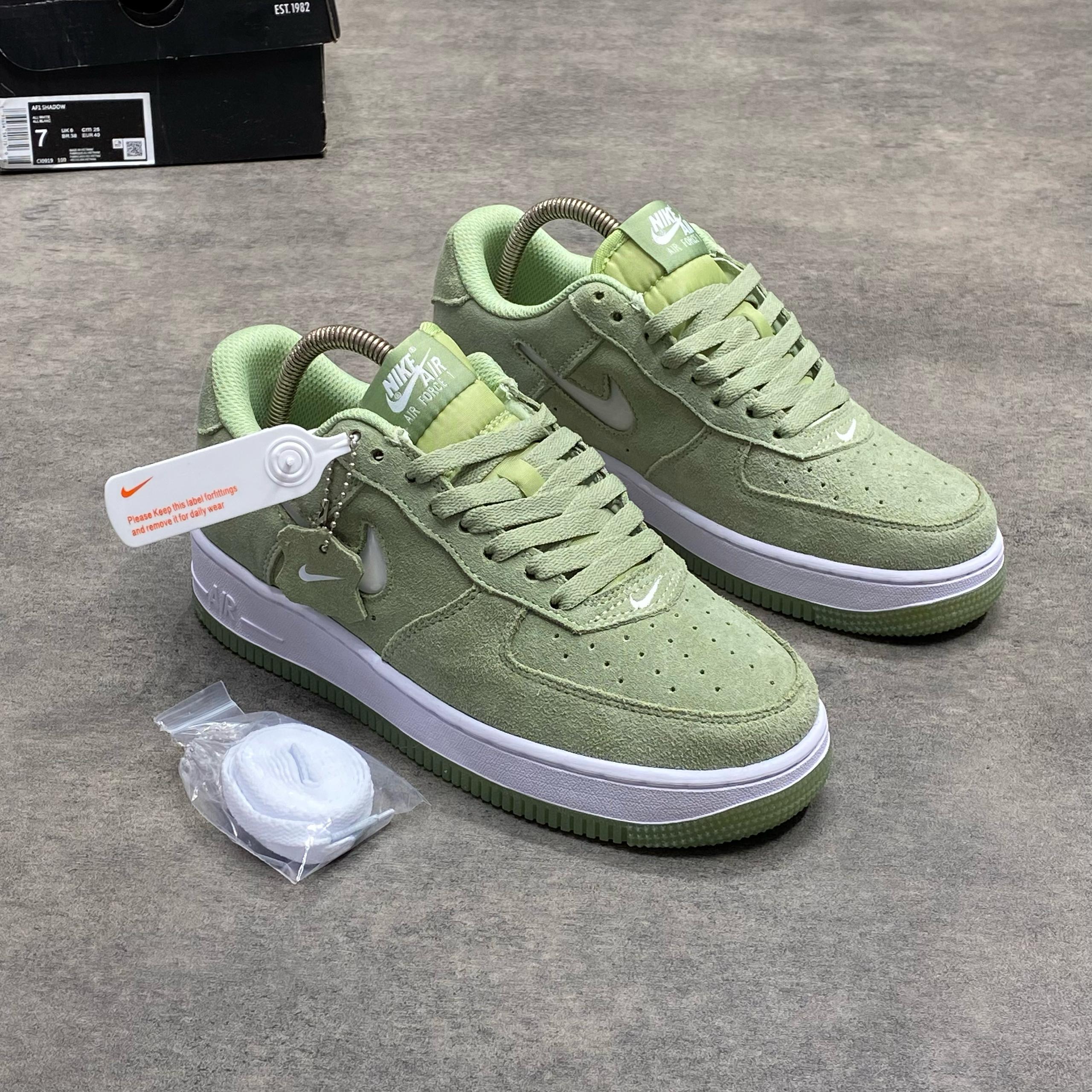 NIKE AIR FORCE 1 'OIL GREEN' - Image 2