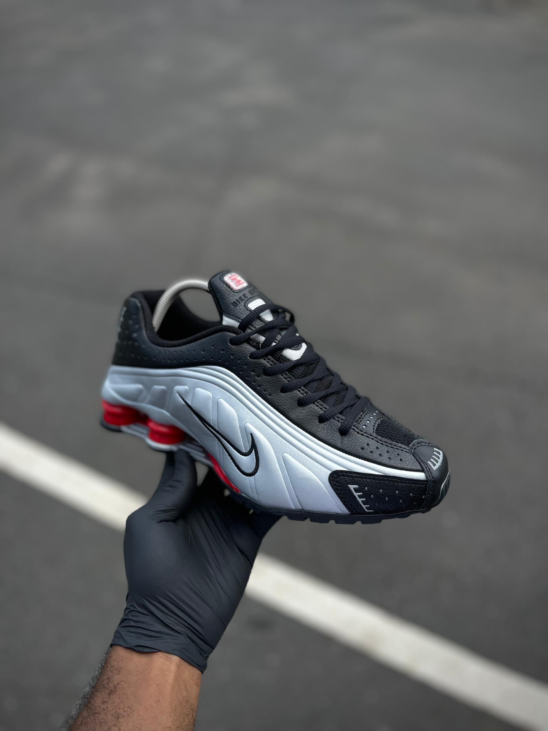 NIKE SHOX R4 (2 Color-ways) - Image 2