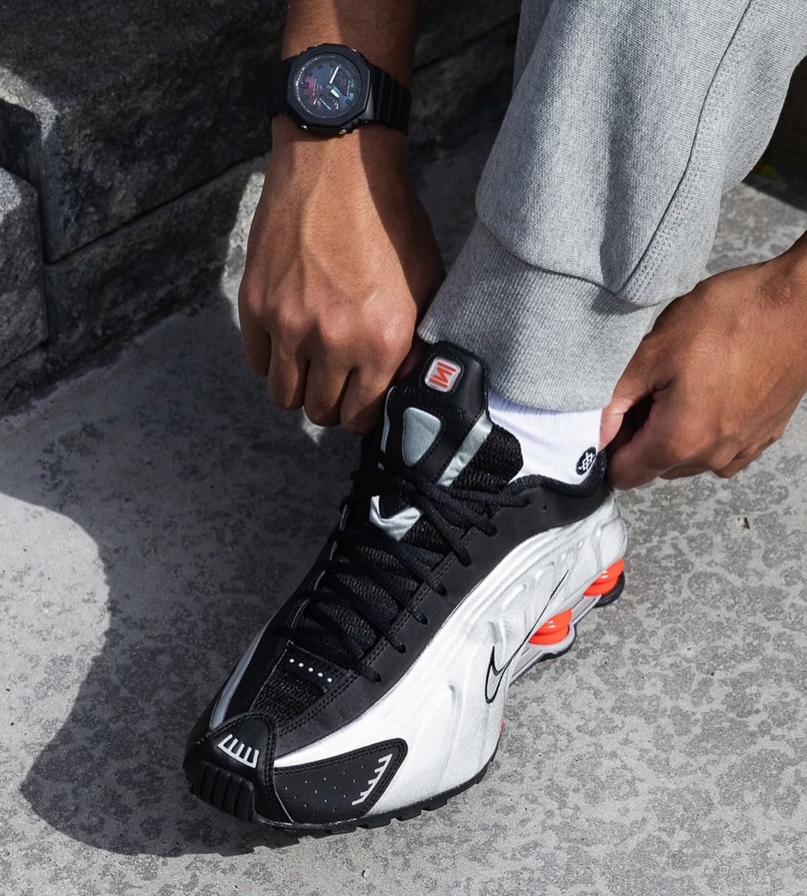 NIKE SHOX R4 (2 Color-ways) - Image 4