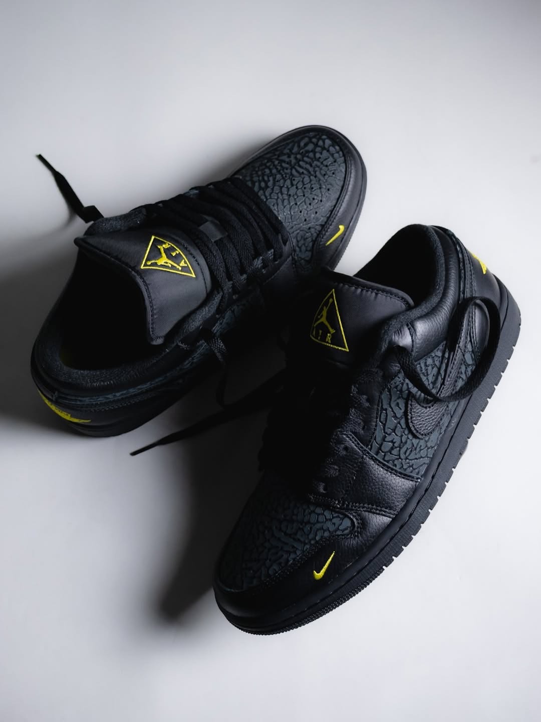 NIKE AIR JORDAN 1 LOW SE BLACK NOIR ELEPHANT PRINT - TOUR YELLOW
