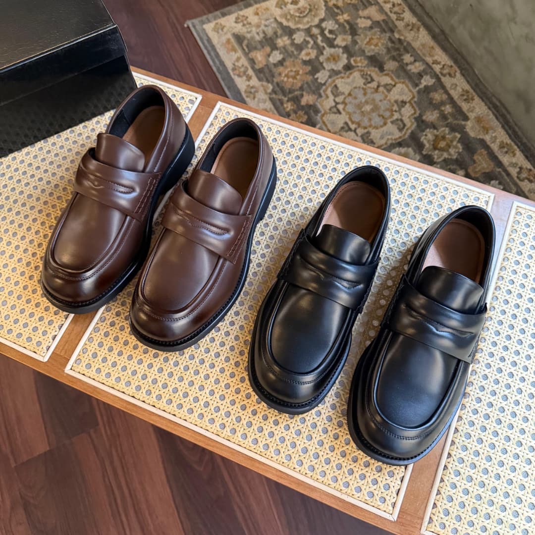 BOLD CUT-OUT TWO TONE BRIDGE LOAFERS - Image 2