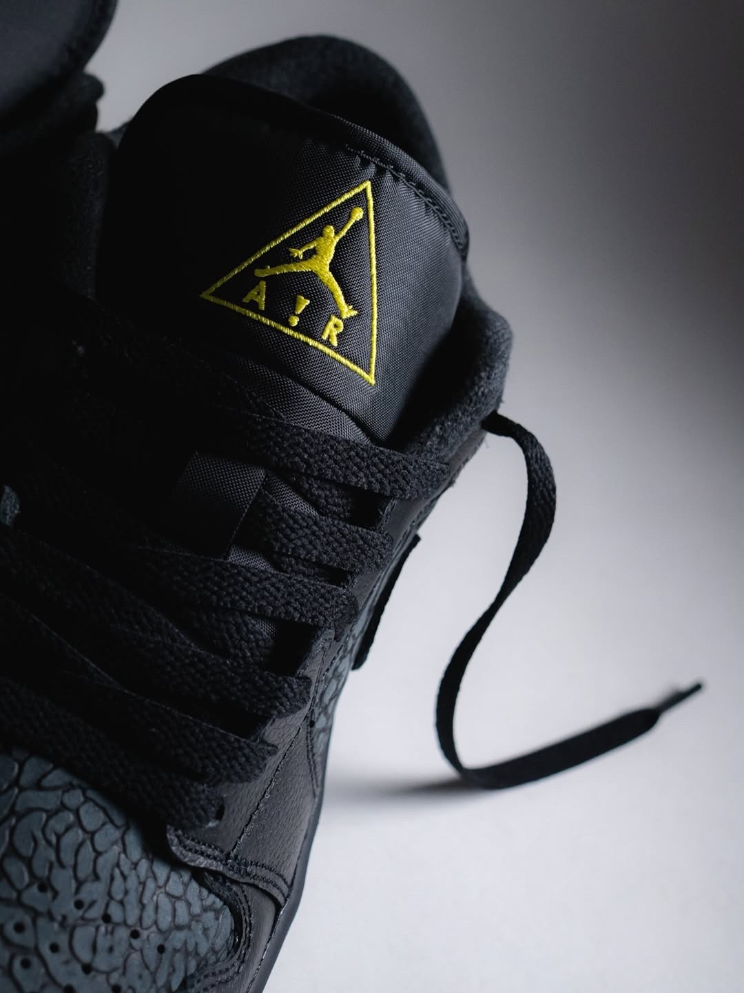 NIKE AIR JORDAN 1 LOW SE BLACK NOIR ELEPHANT PRINT - TOUR YELLOW - Image 3