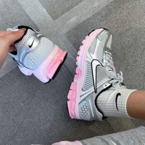 NIKE VOMERO 5 PHOTON DUST