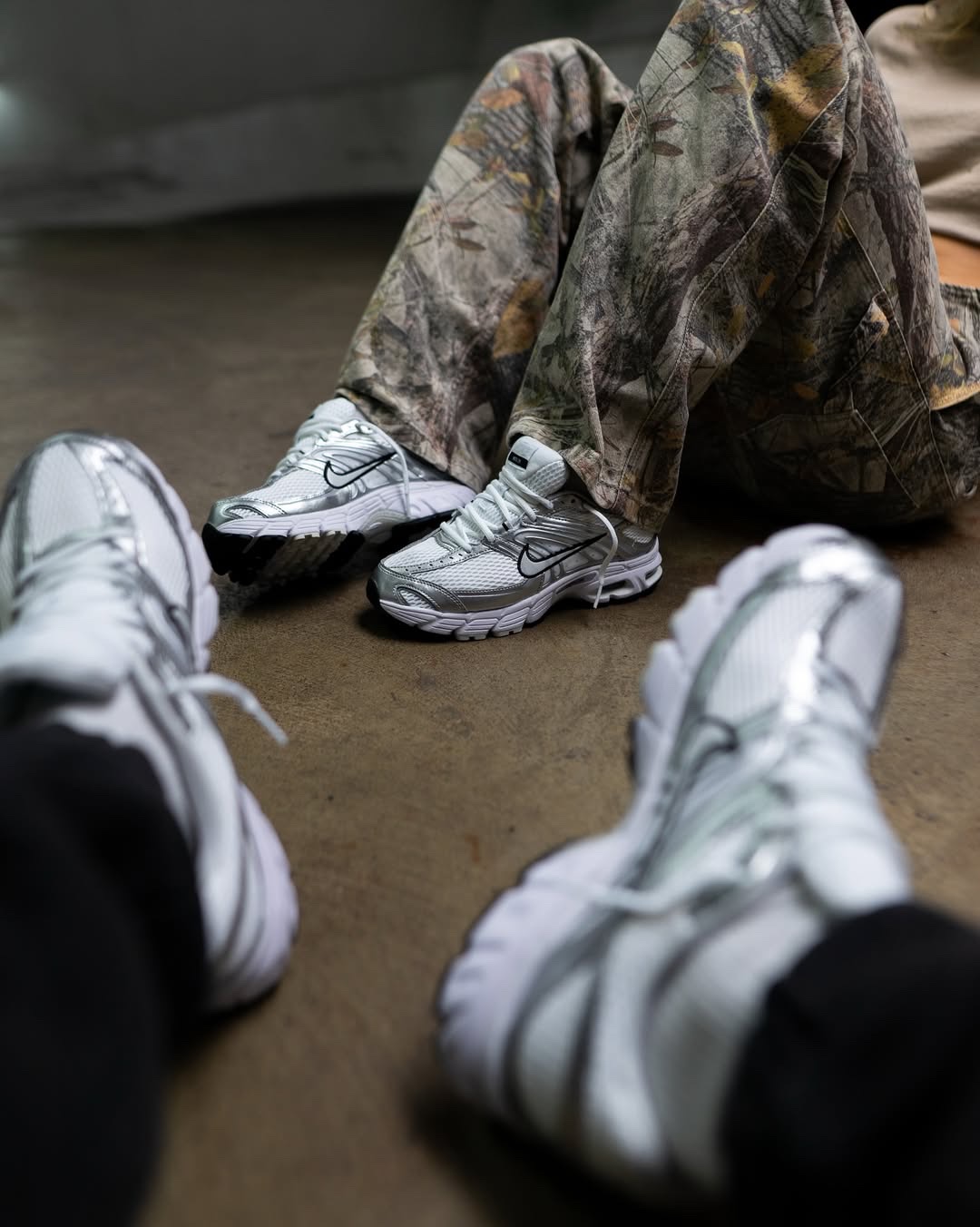 NIKE AIR MAX MOTO 2K - Image 2