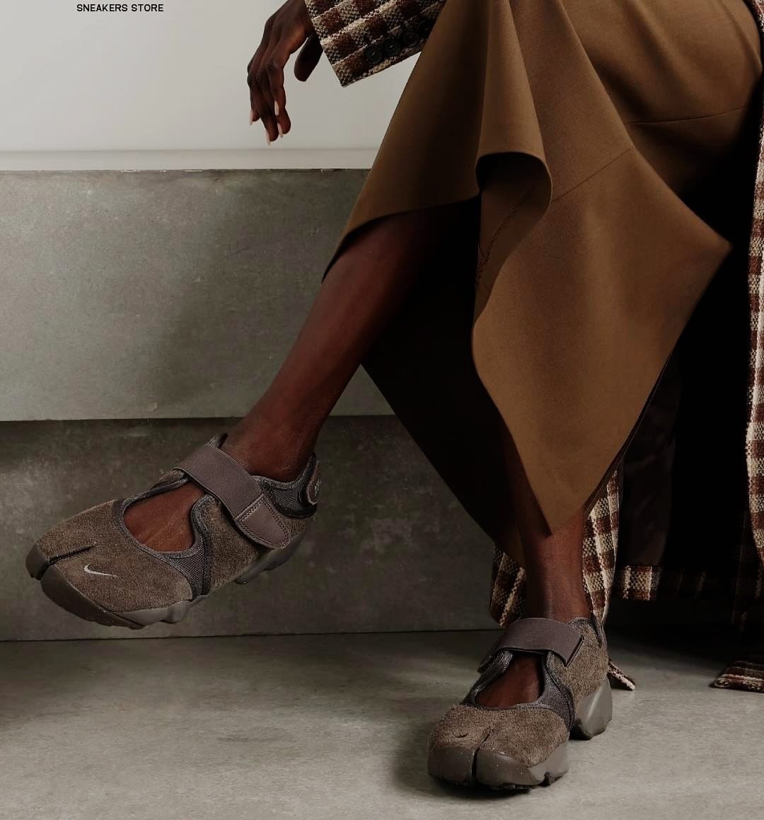 NIKE WMNS AIR RIFT (2 Color ways)