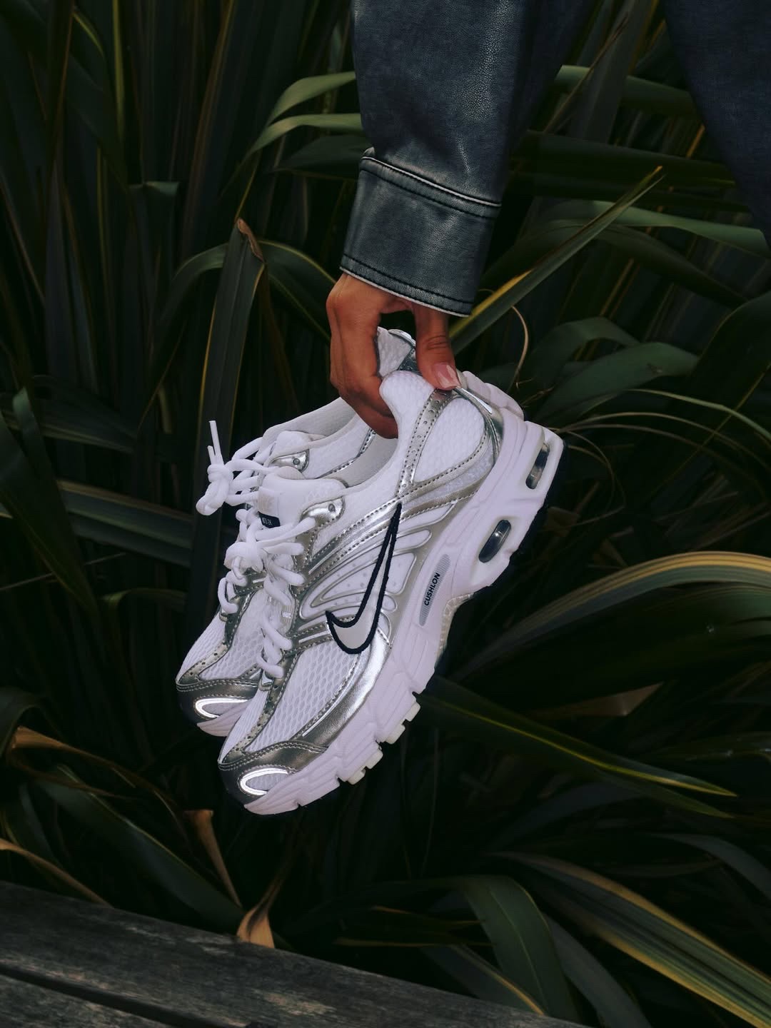 NIKE AIR MAX MOTO 2K