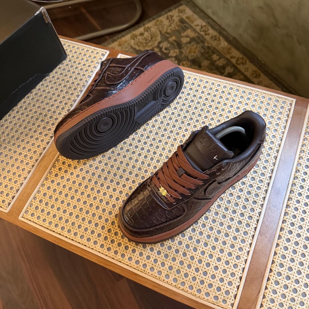 NIKE AIR FORCE 1 LOW TEXTURED CROC/FAUNA BROWN - Image 2